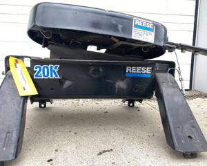 lot 46 image: Reese 20K 5th Wheel Hitch