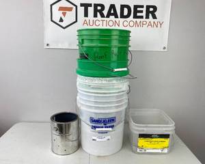 lot 129 image: Lot of Pails