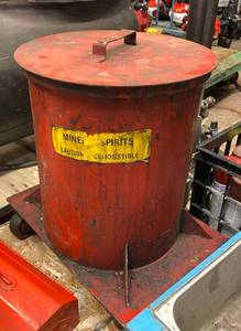 lot 4 image: Waste Oil Can