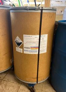 lot 21 image: Drum of Presto Kleen HP Metal Cleaner