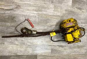 lot 12 image: Harris Electric Hoist
