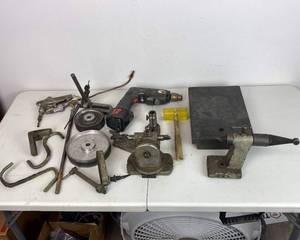 lot 30 image: Box of Asst Tools