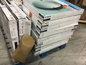 lot 1 image: PALLET OF ASSORTED MIRRORS ( BRANDS INCLUDE MOEN , DELTA ) ( WALL MIRRORS ) All different sizes and colors