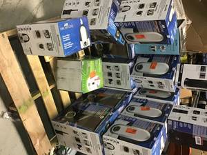 lot 4 image: Pallet of assorted Humidifiers ( all customer returns ) ( brands include Air innovations )