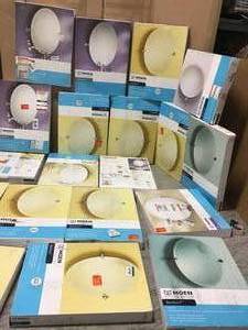 lot 30 image: Lot whit assorted pallet of wall mirrors ( BRAND INCLUDES MOEN ) ( CUSTOMER RETURNS )