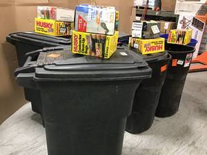 lot 37 image: Pallet of assorted TRASHCANS AND TRASH-BAGS ( ALL DIFFERENT COLORS AND SIZES )