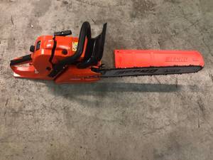 lot 31 image: ECHO 24 in. 59.8 cc Gas 2-Stroke Cycle Chainsaw timber wolf ( in working condition )