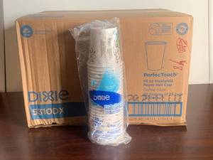 lot 140 image: Dixie PerfecTouch Cups