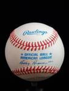 lot 7 image: Kirby Puckett Autographed Ball