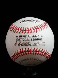 lot 24 image: Pete Rose Autographed Ball