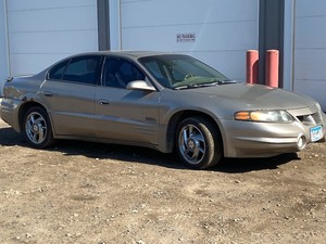 lot 4 image: 2000 Pontiac Bonneville
