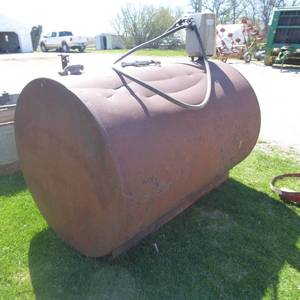 lot 18 image: 500 Gallon Diesel Fuel Tank with Pump