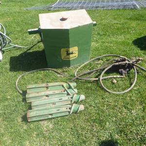 lot 20 image: 30 Gallon John Deere Fuel Tank & Misc. Parts Lot