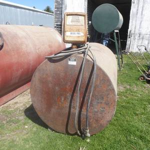 lot 22 image: 500 Gallon Diesel Fuel Tank with Gas Boy Pump