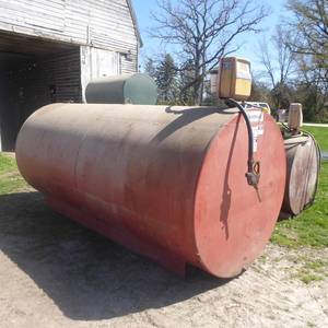 lot 23 image: 2000 Gallon Diesel Fuel Tank with Pump