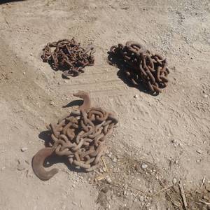 lot 30 image: Lot of Chains