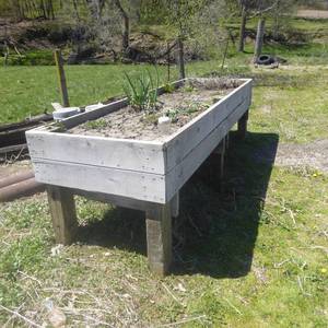 lot 46 image: 10 x 41 Planter Box