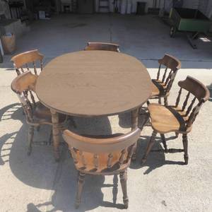 lot 55 image: Solid Wood Dining Room Table & Chair Set