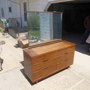 lot 63 image: Mirror Dresser