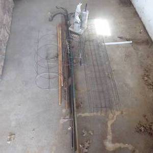 lot 72 image: Garden Supply & Yard Decor Lot