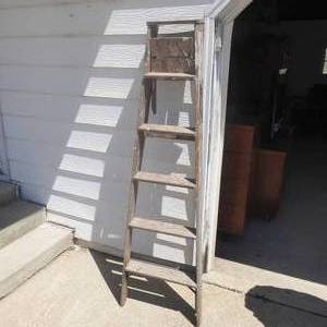lot 78 image: 6 Wooden Ladder