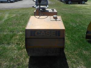lot 1 image: Case 110 Vibromax Packer
