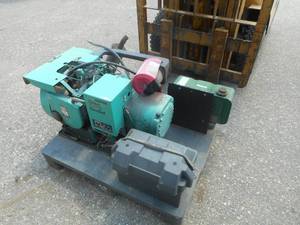 lot 4 image: Onan 5.0RV GenSet