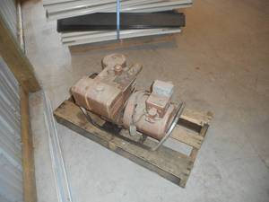 lot 9 image: Briggs and Stratton Gas Generator