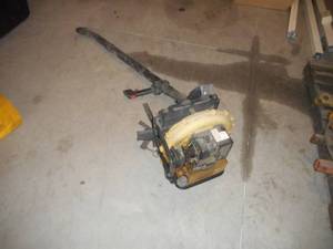 lot 16 image: John Deere BP50 Backpack Blower