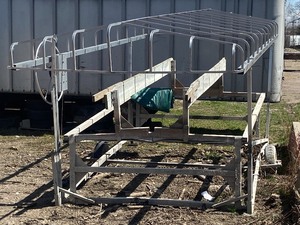lot 3 image: Complete Pontoon Boat Lift  Docking Station