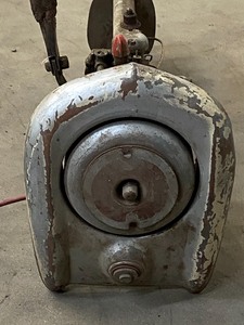 lot 7 image: Vintage Unmarked Outboard Motor