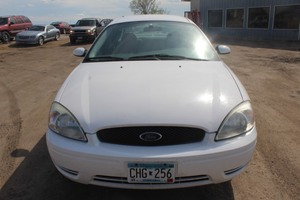 lot 5383 image: 2004 Ford Taurus SE
