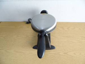 lot 19 image: Faberware Waffle Maker
