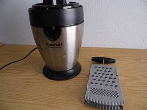lot 23 image: Cuisinart Juicer - Shredder