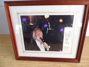 lot 25 image: Kenny Rogers Pic w Ticket
