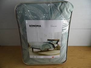 lot 45 image: Sonoma Batik Comforter Set