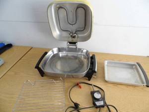 lot 55 image: Electric Skillet