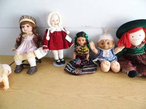 lot 64 image: Dolls
