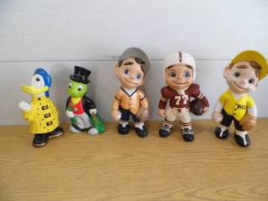 lot 99 image: Plaster Figures