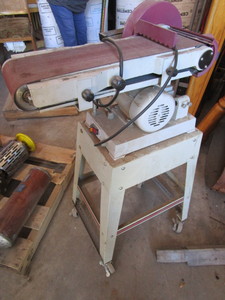 lot 801 image: TOOL SHOP BELT AND DISC SANDER