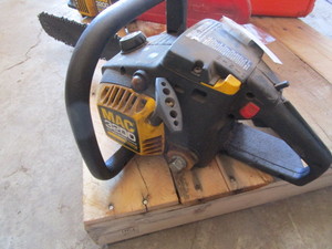 lot 806 image: MCCULLOUGH CHAIN SAW WITH GUARD