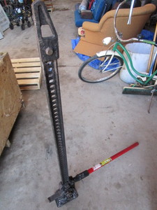 lot 812 image: HI LIFT BUMPER JACK