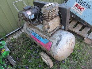 lot 837 image: CAMPBELL HAUSFELD ELECTRIC AIR COMPRESSOR