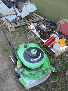 lot 839 image: LAWNBOY LAWNMOWER AND MISC ITEMS