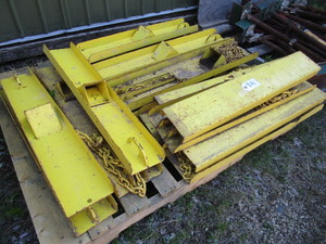 lot 841 image: PALLET OF KICK LOCK BRACING