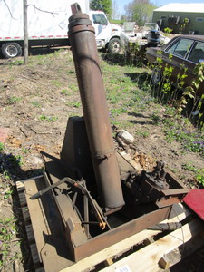 lot 843 image: HYDRAULIC RAM FOR A DUMP TRUCK