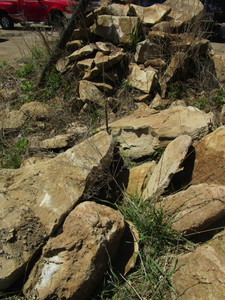 lot 858 image: PILE OF SANDSTONE