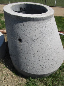 lot 862 image: MANHOLE CASTING WITH LADDER - NEW