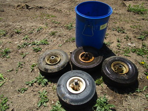 lot 867 image: PNEUMATIC WHEELBARROW TIRES