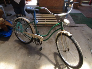 lot 869 image: SCHWINN COASTER BIKE